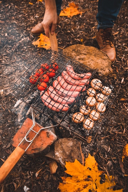 Eten koken op kampvuur camping concept