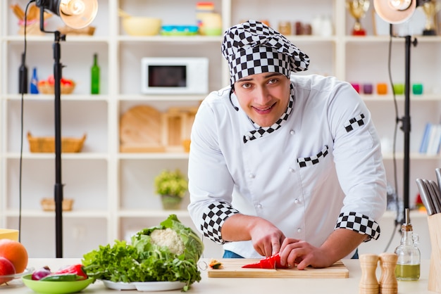 Eten koken tv-show in de studio