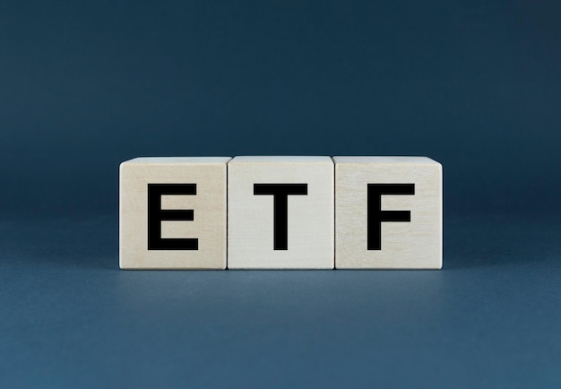 写真 etf exchange traded fund 立方体は、単語 etf etf の概念 exchange traded fund を形成します