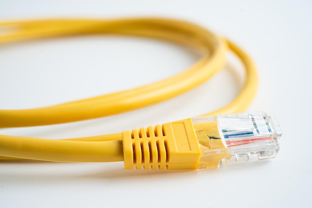 Кабель Ethernet для подключения к беспроводному маршрутизатору связь с интернет-провайдером интернет-сети