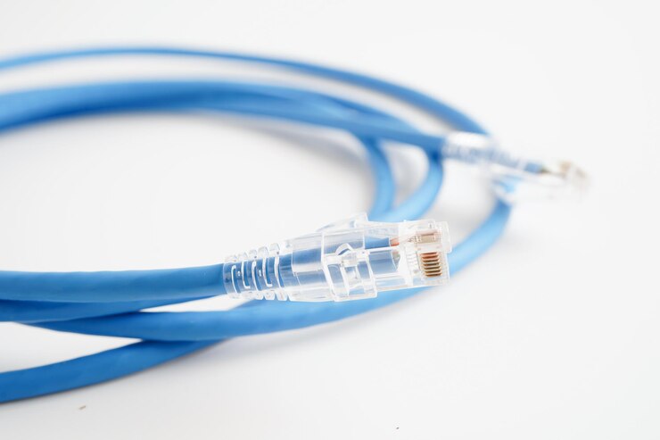 Photo インターネットサービスプロバイダのネットワークへの無線ルーター接続のためのイーサネットケーブル (ethernet cable for connecting to wireless router link to internet service provider network)