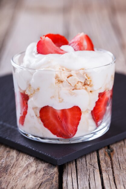 Eton mess - aardbeien met slagroom