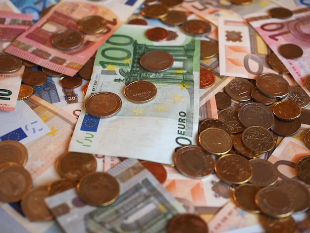 유로 EUR 지폐와 동전 유럽 연합 EU