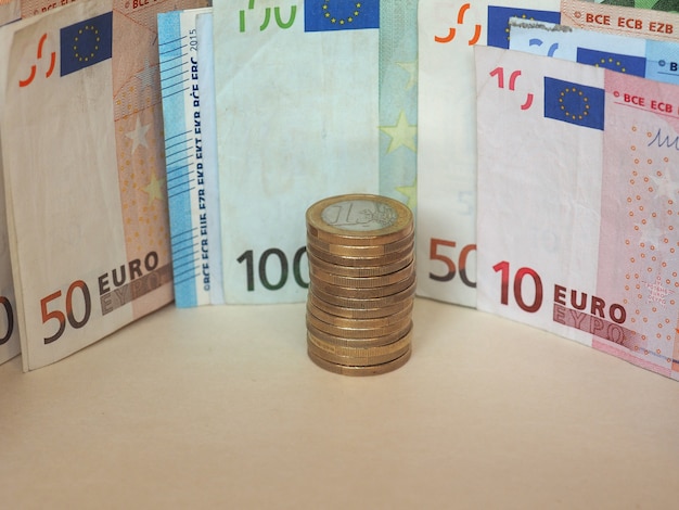 유로(EUR) 지폐와 동전, 유럽 연합(EU)