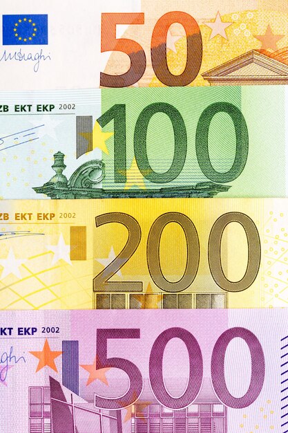 Euro geldbankbiljetten op een rij close-up