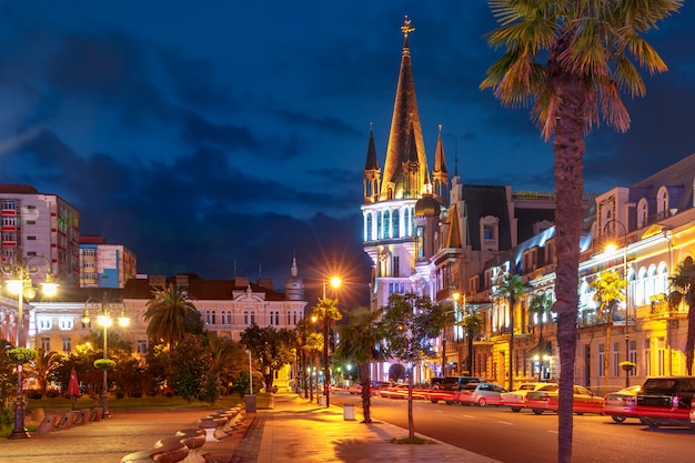 Europaplein tijdens blauw uur, Batumi, Georgië