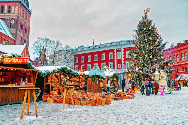 Европейская рождественская ярмарка зимой Рига в Латвии.