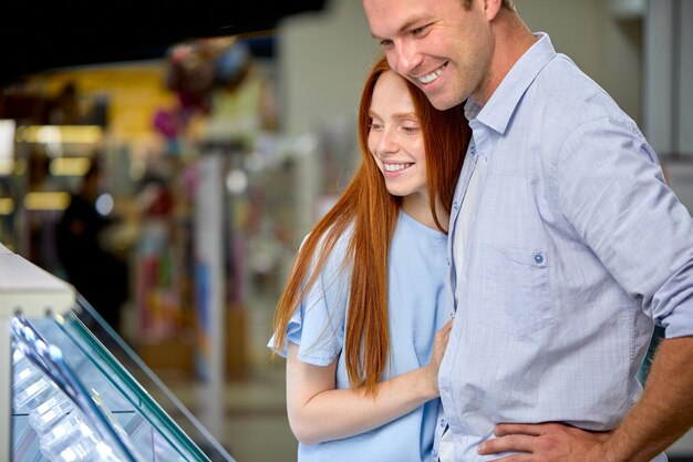 European Couple Family Noticed New Mobile Phone In Store Want To Buy