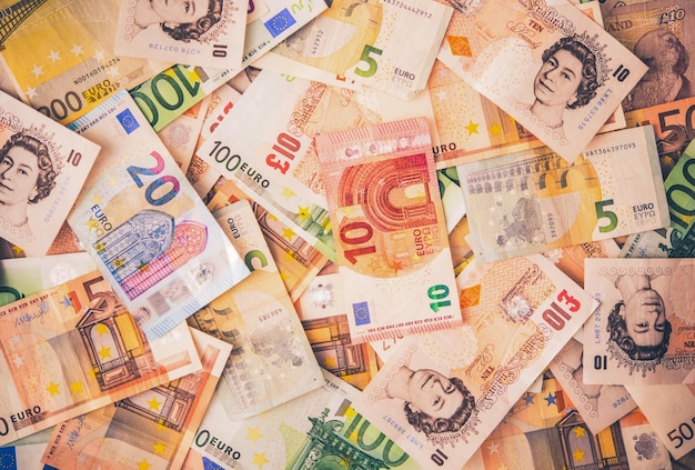 写真 ヨーロッパの通貨背景 カラフルなヨーロッパの現金 紙幣 イギリスポンドとユーロ クローズアップ写真背景