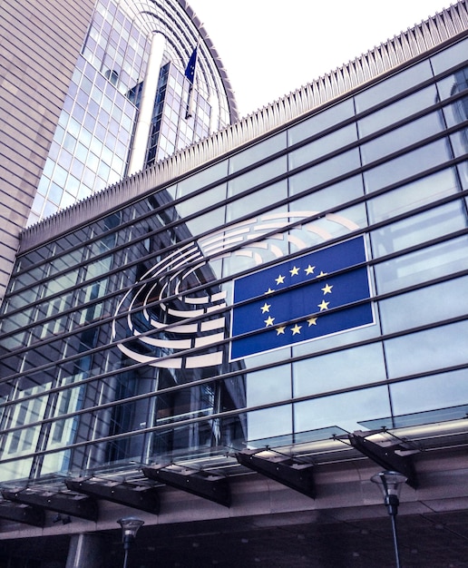 Foto edificio del parlamento europeo a bruxelles