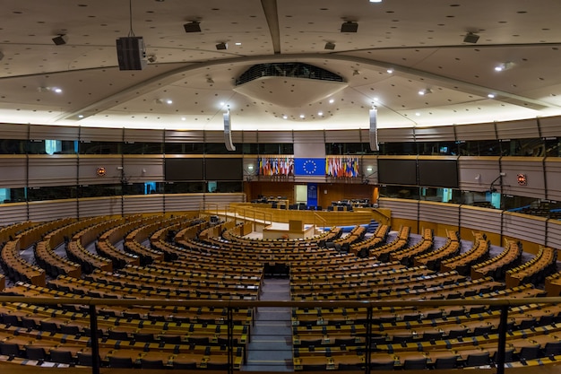 Foto sala plenaria vuota del parlamento europeo a bruxelles, in belgio