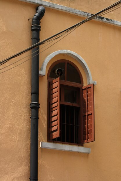 Photo european style window of a building in macao china