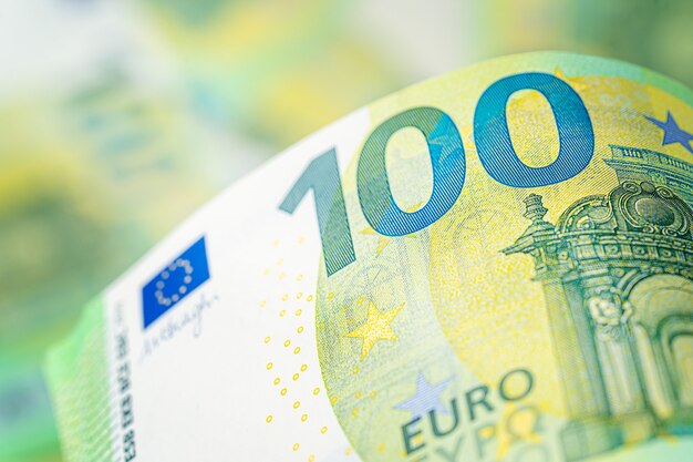 Europese munt honderd rekening. Close-up, selectieve focus