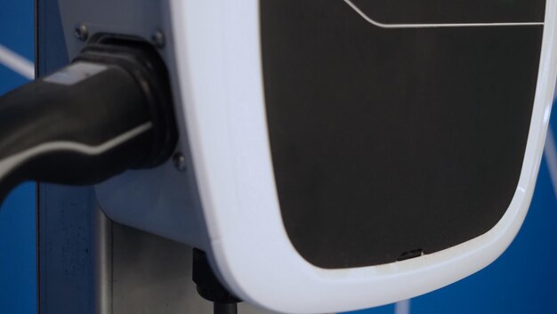 Автомобильная зарядная станция EV Charger использует штепсельную вилку переменного тока для электромобиля