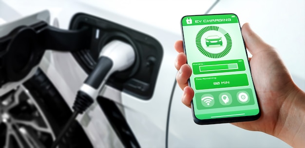 EV-laadstation voor elektrische auto met weergave van oplaadstatus in mobiele app