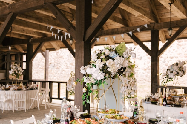 Evenementdecor prachtig versierde tafels voor de vakantie