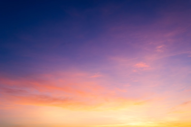 Photo カラフルな雲の日光と夕方の空