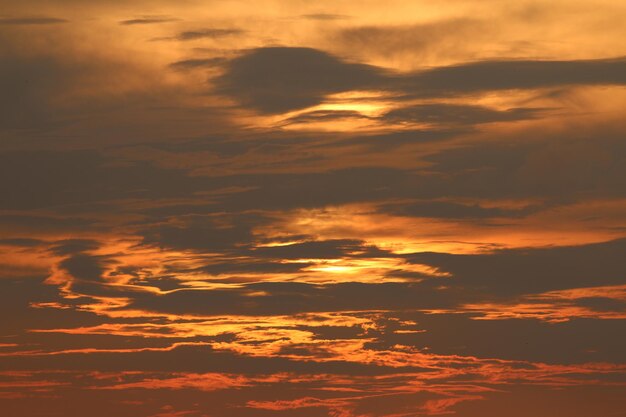 Снимка вечернего захода солнца