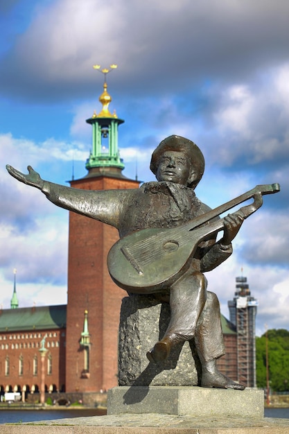 Photo evert taube monument on gamla and city hall stan in stockholm sweden