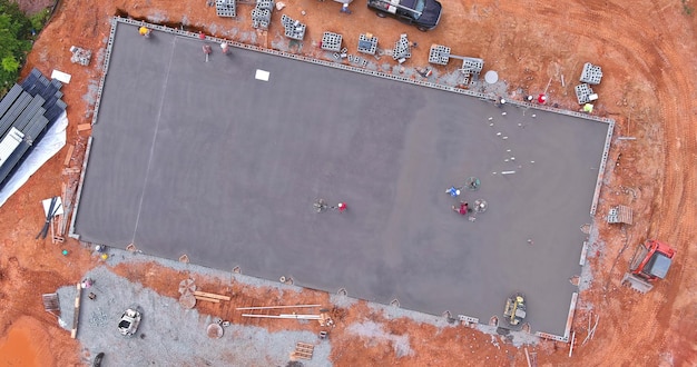 An example of a process for polishing and leveling cement screed mortar floors at the construction site