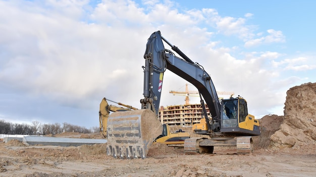 Photo excavator during excavation at construction site backhoe on foundation work in sand pit