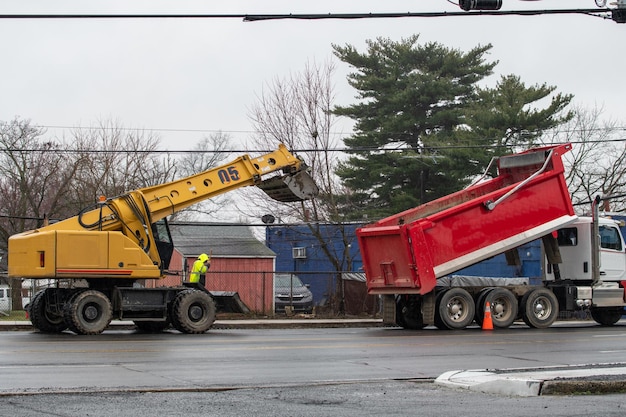 Photo excavator loading big dump truck