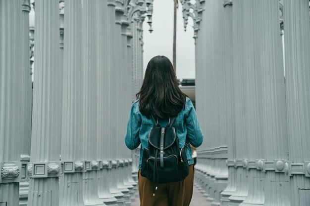 exchange student is visiting the famous landmark of the Los Angeles, she is walking in Los Angeles county museum of art