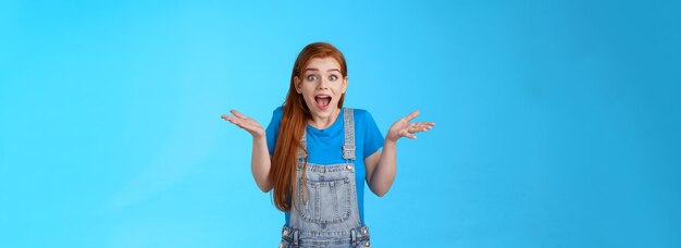 Photo excited girl describe awesome incredible news amazed friendly wondered redhead s woman show amazemen