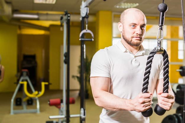 Exercise for triceps in the gym