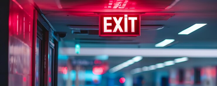 Photo an exit sign that says exit on it