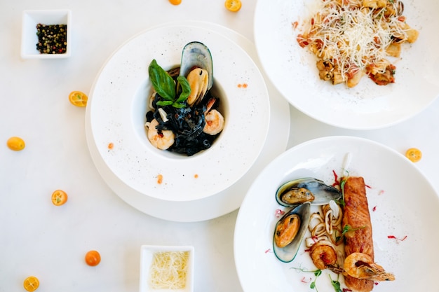 Assortimento di frutti di mare esotici asiatici pronti