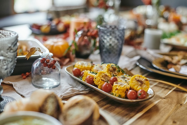 Exotisch gerecht op eettafel