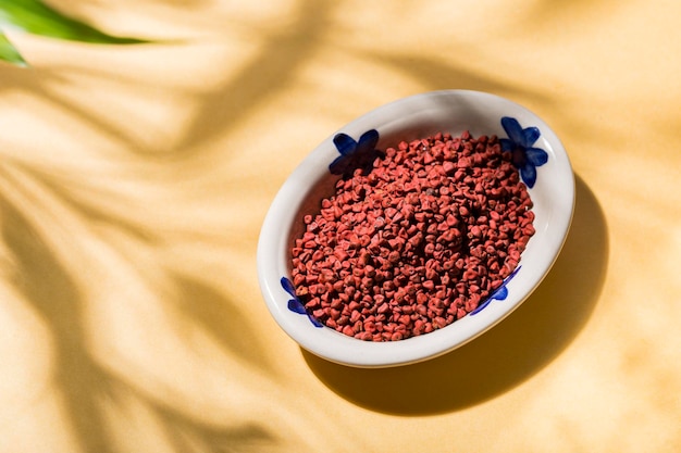 Foto sperimenta il sapore audace e distintivo dei semi di annatto nella tua cucina