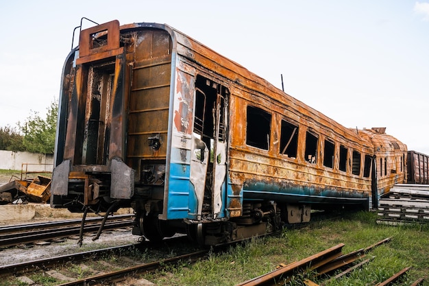 TrostyanetsSumy地域の鉄道駅で爆発した列車とワゴン民間の建物ロシアのウクライナへの軍事侵攻