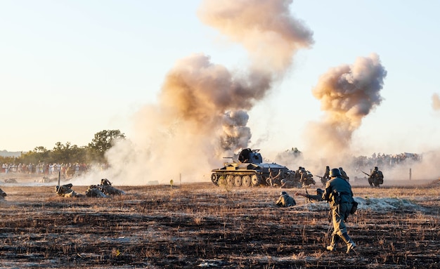 Explosies van granaten en bommen, rook