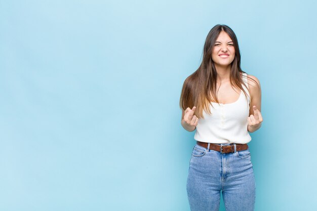 expressieve mooie jonge vrouw