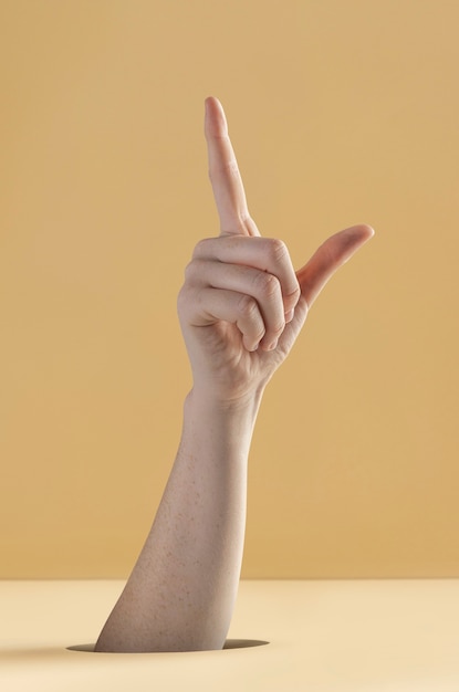 Photo expressive hand gestures in studio