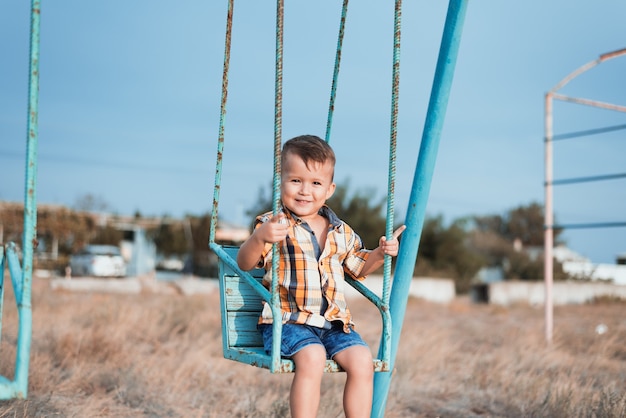 Photo expressive little child posing