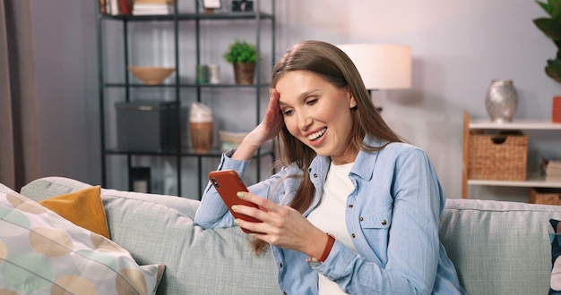 Expressive young woman posing indoor