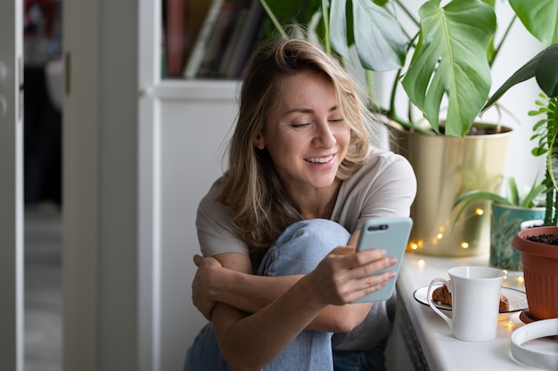 Expressive young woman posing indoor