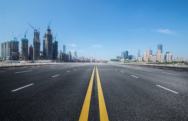 The expressway and the modern city skyline