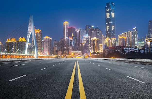 The expressway and the modern city skyline