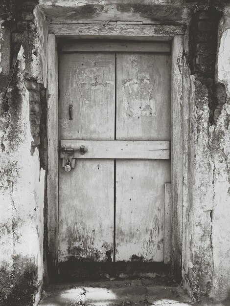 Photo exterior of closed old house