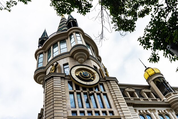 Foto dettagli esterni degli edifici nella città vecchia di batumi, georgia