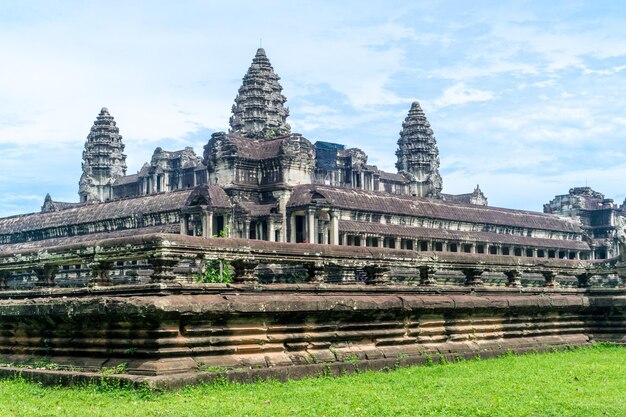 写真 建物に対する寺院の外観