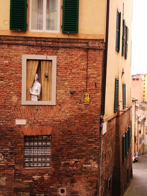 Foto esterno di vecchi edifici in città