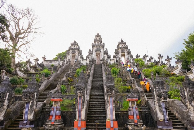 Photo exterior of temple against sky