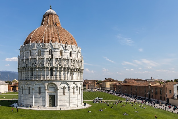 Vista esterna del battistero di pisa toscana italy