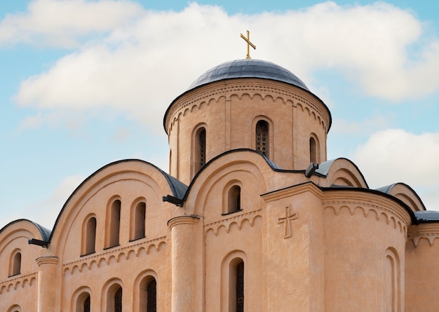 Photo exterior view of church building