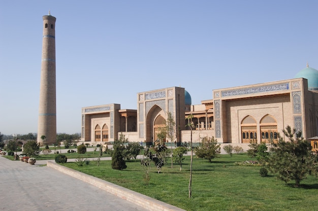 Externe beoordeling van gerestaureerde architectuur van oude gebouwen in tasjkent, oezbekistan